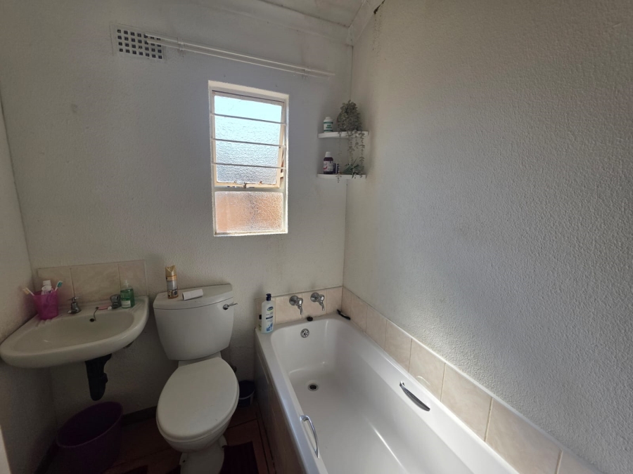 2 Bedroom Property for Sale in Roodepan Northern Cape